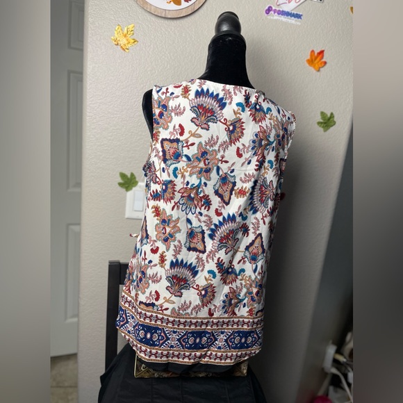 Gorgeous Versatile Floral Tank - Picture 2 of 5